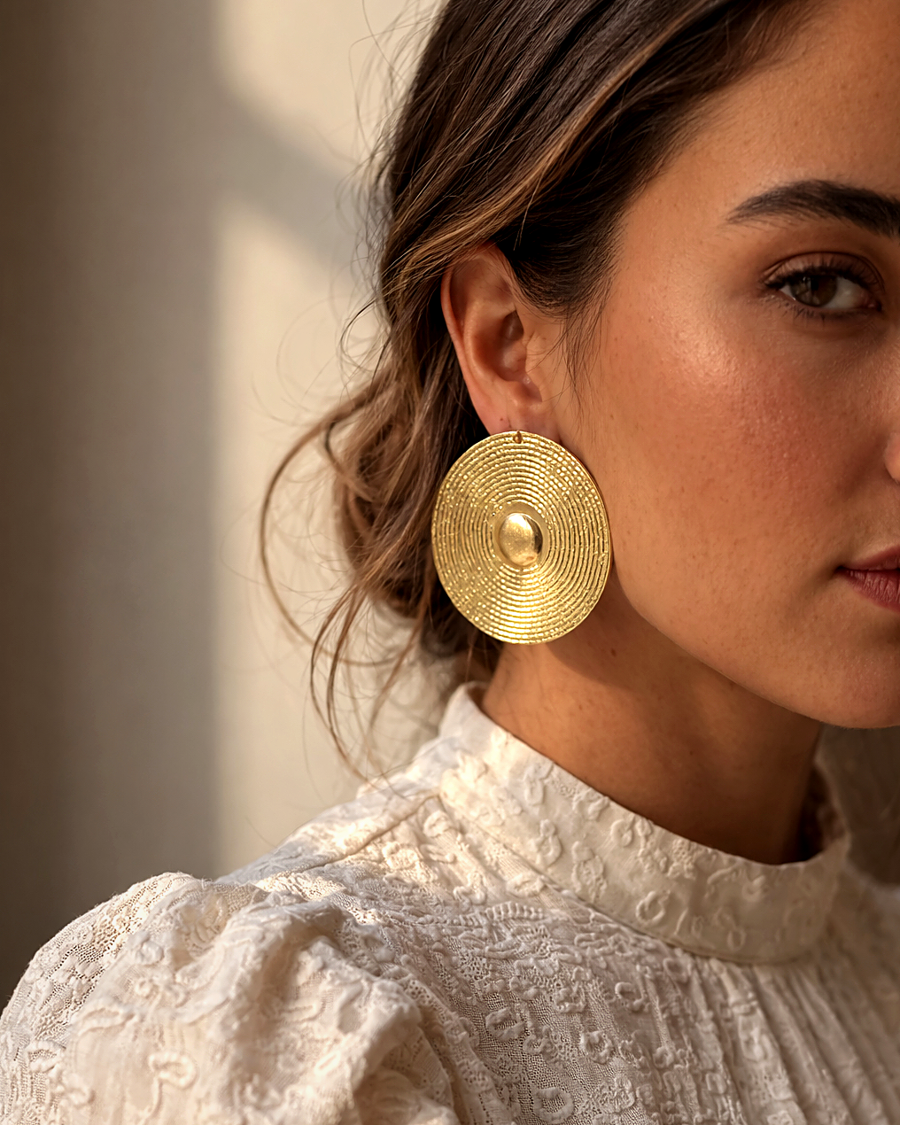 Vanta Disc Earrings - detail view