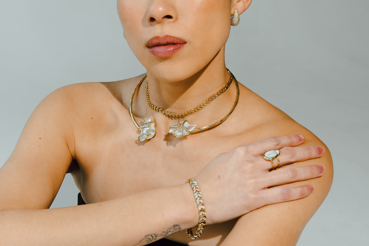 Mother of pearl choker detail