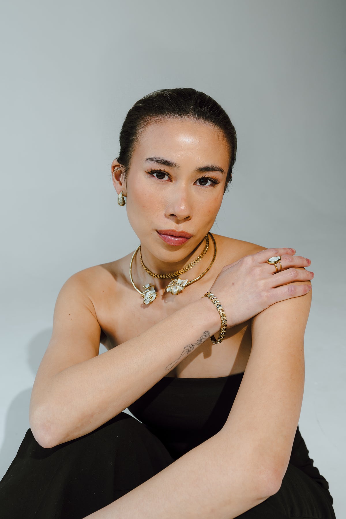 Nyssa choker necklace flat lay